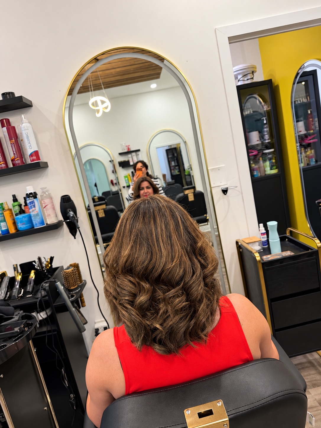 Highlighted wavy hair at Marjan Lux Beauty